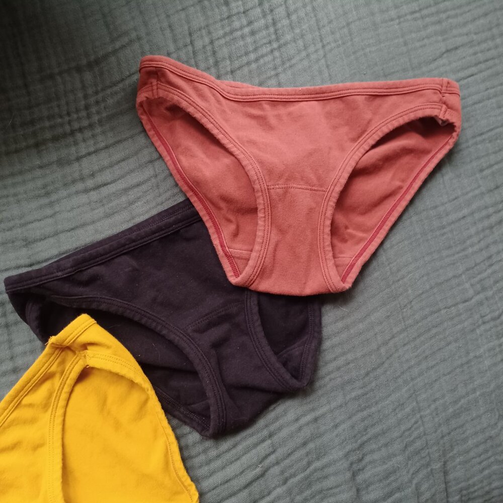 ARQ size small bikini - Picture 3 of 3